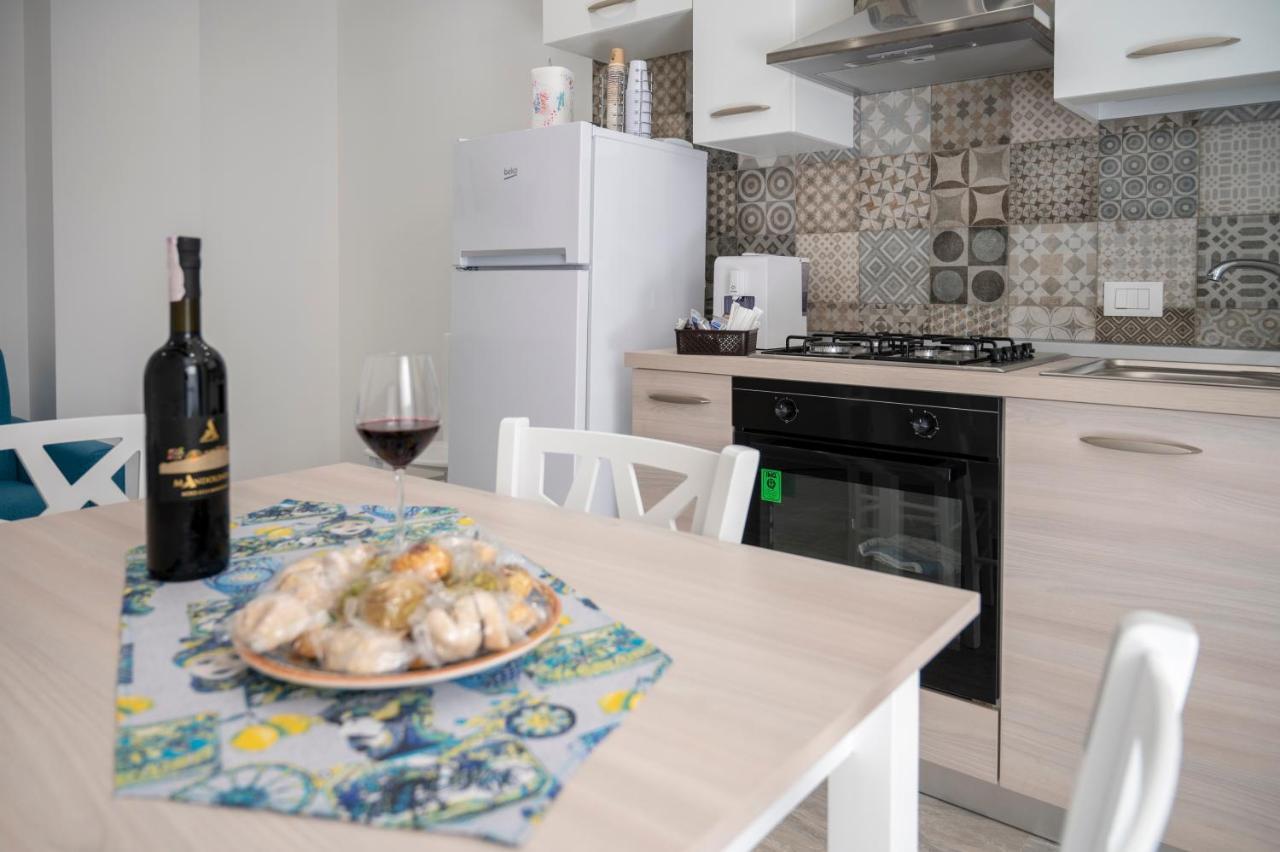 White Apartments & Spa Avola Ngoại thất bức ảnh